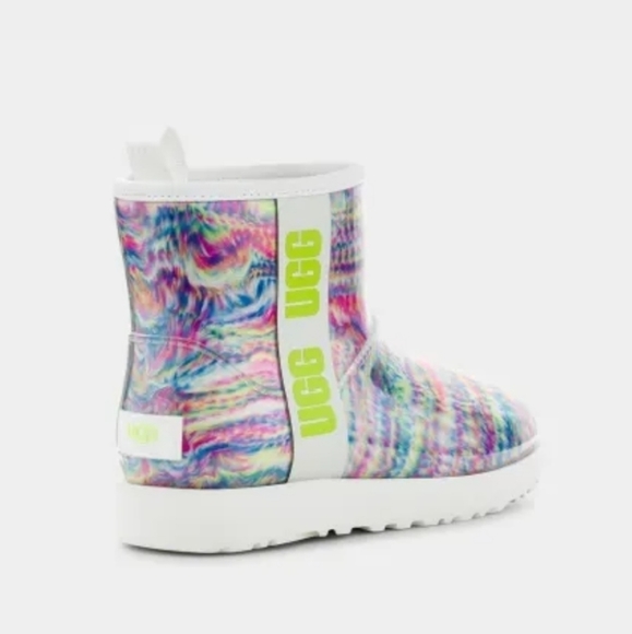 NEW UGG CLASSIC CLEAR WEATHER PROOF BOOTS $159 - Picture 2 of 15